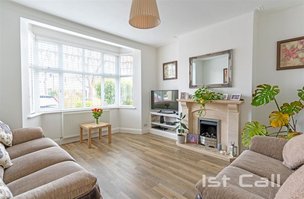 Property photo 2 of 20 Lounge