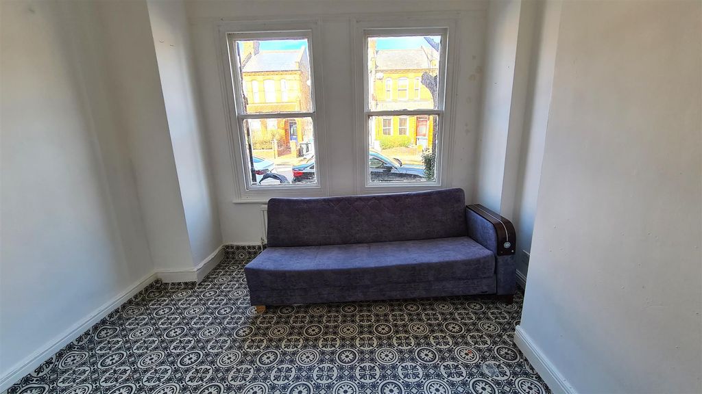 Property photo 2 of 14 Front Reception