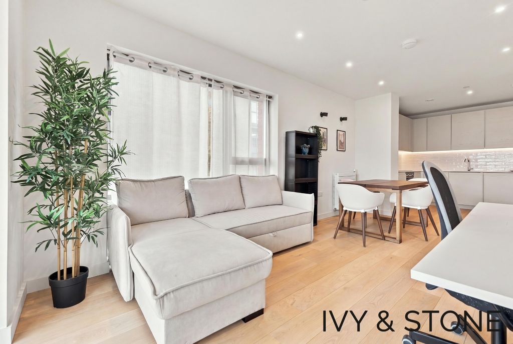 Property photo 1 of 13 5696620