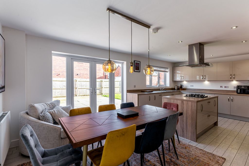 Property photo 2 of 25