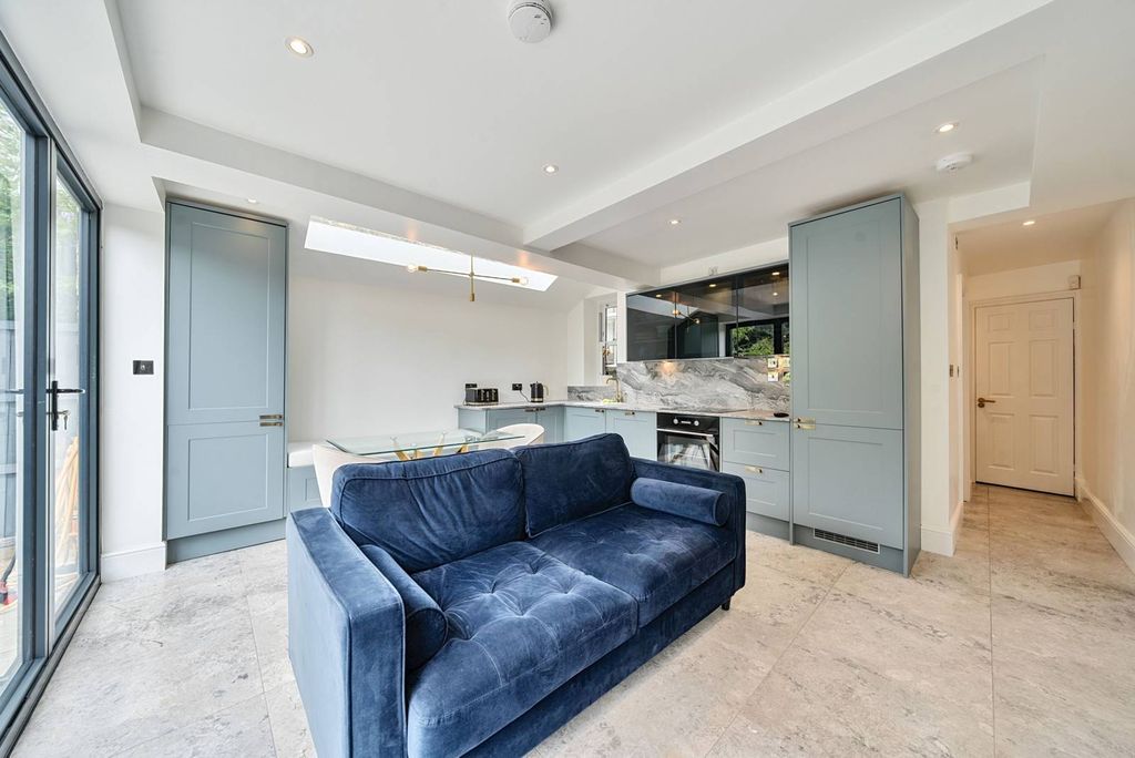 Property photo 3 of 19