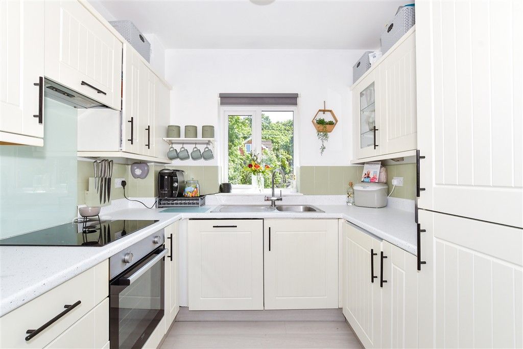 Property photo 2 of 9 Kitchen