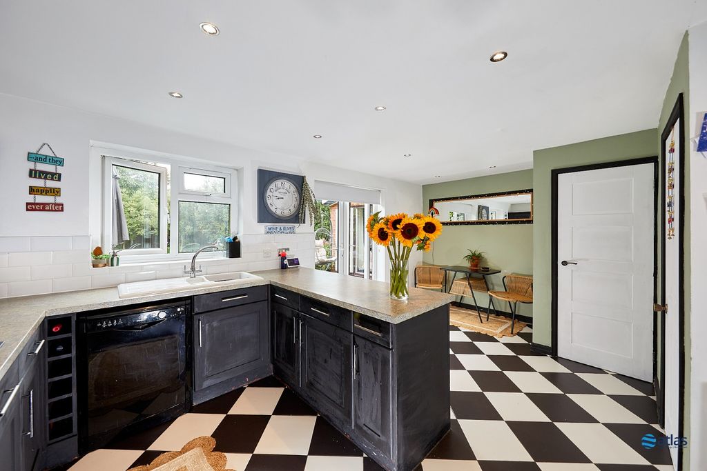 Property photo 3 of 29 Kitchen