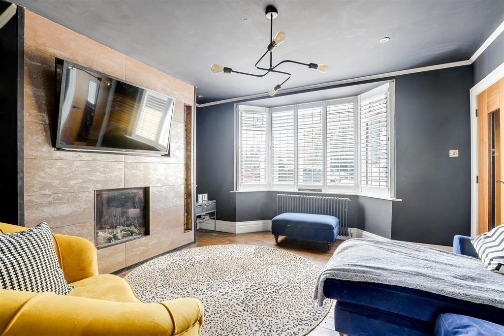 Property photo 3 of 35 8195.Jpg