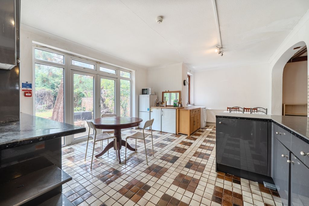 Property photo 3 of 14 1334241-9-68949Fb...