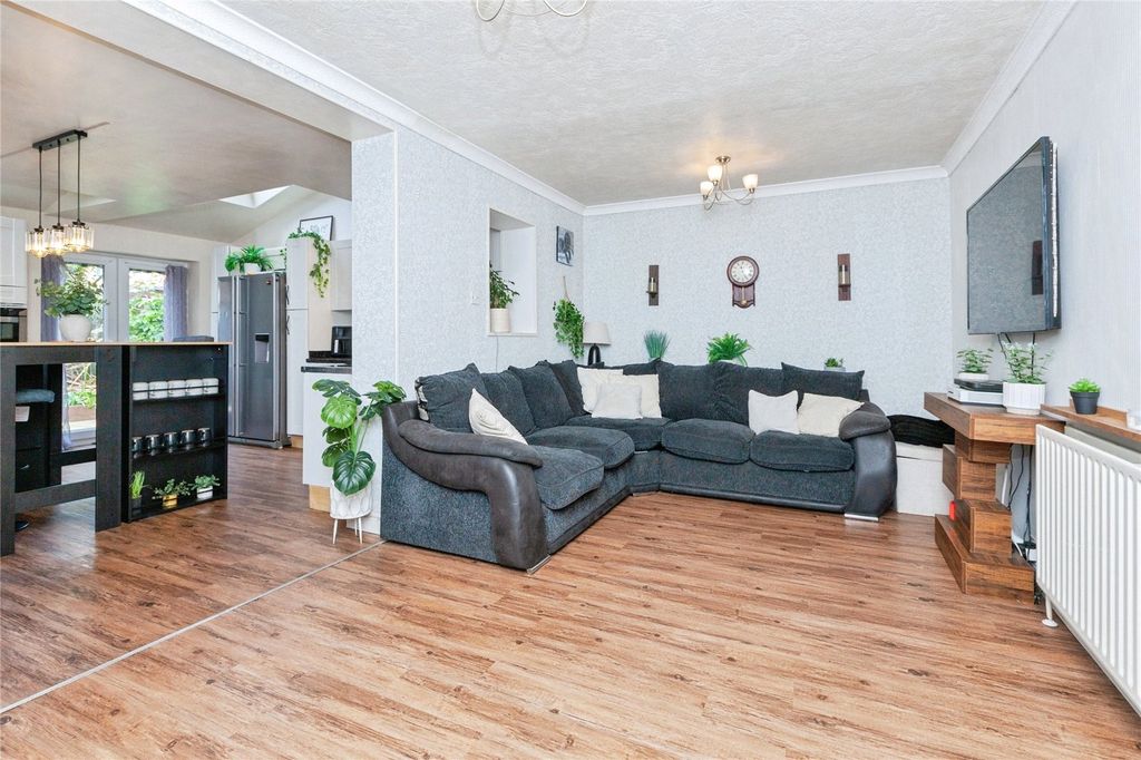 Property photo 2 of 20 Picture No. 12