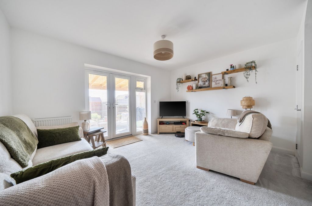 Property photo 2 of 12 1439425-12-69d61E...