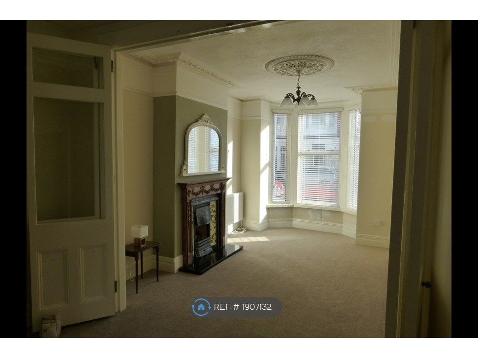 Property photo 3 of 15 Lounge