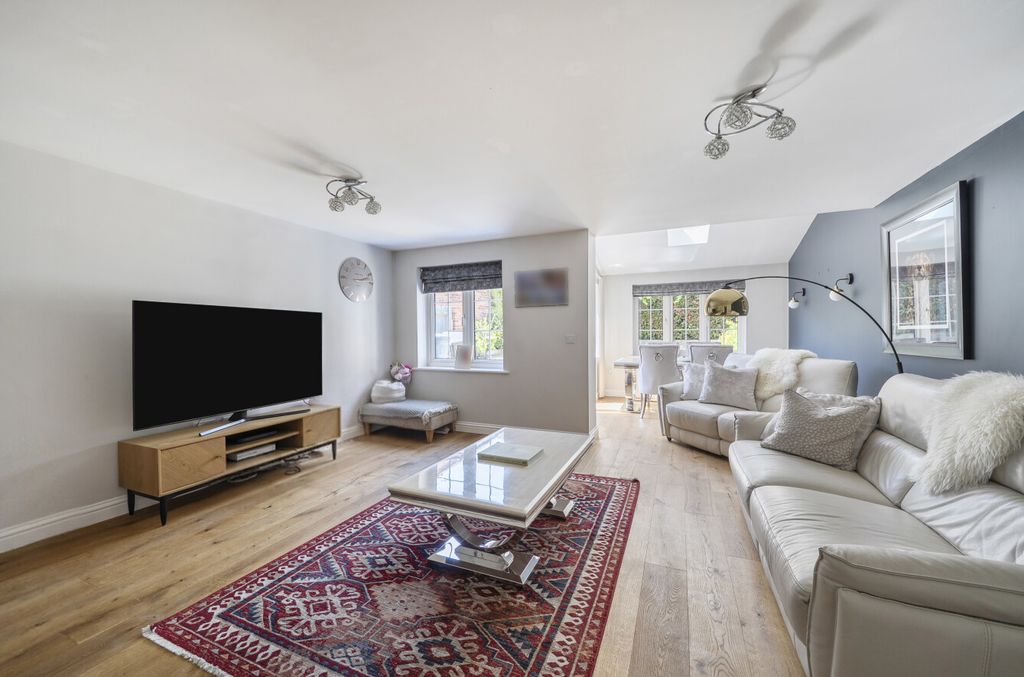 Property photo 2 of 21 1447315-11-6A1060...