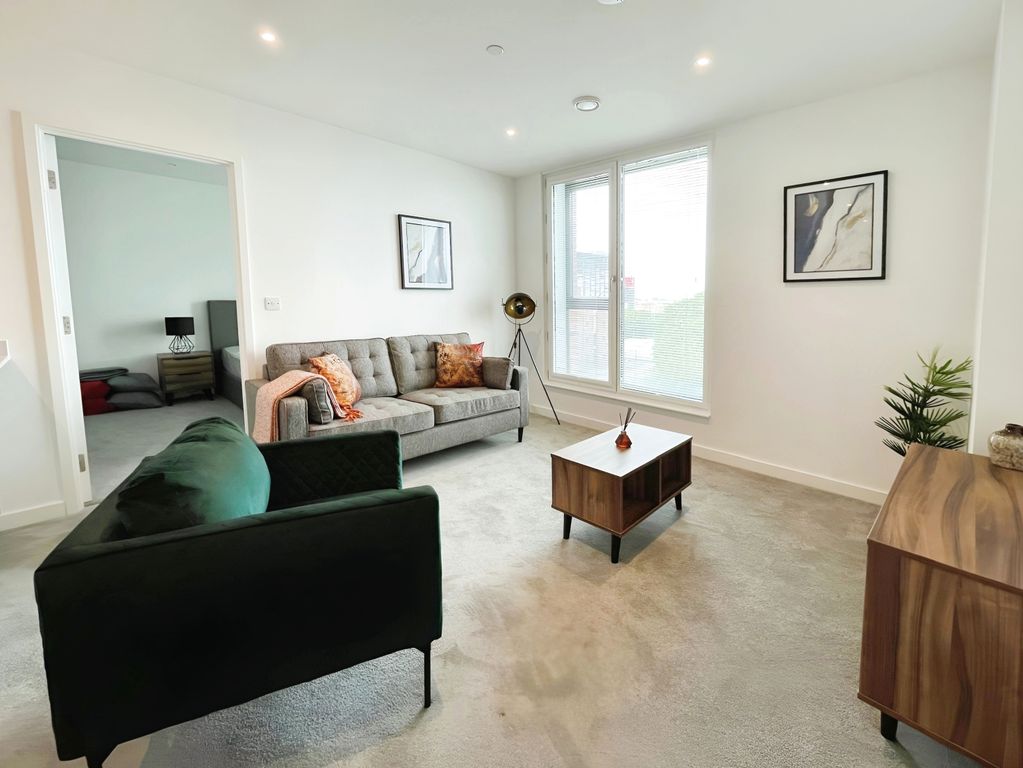 Property photo 3 of 16 F010F824-17