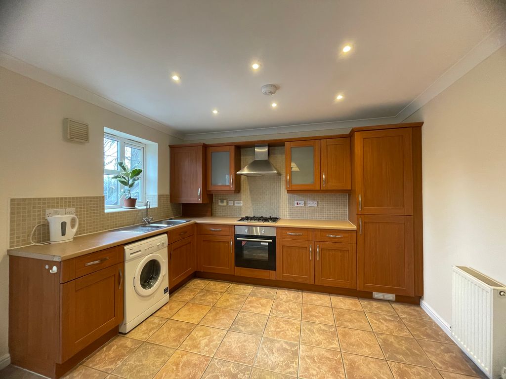 Property photo 2 of 9 Kitchen