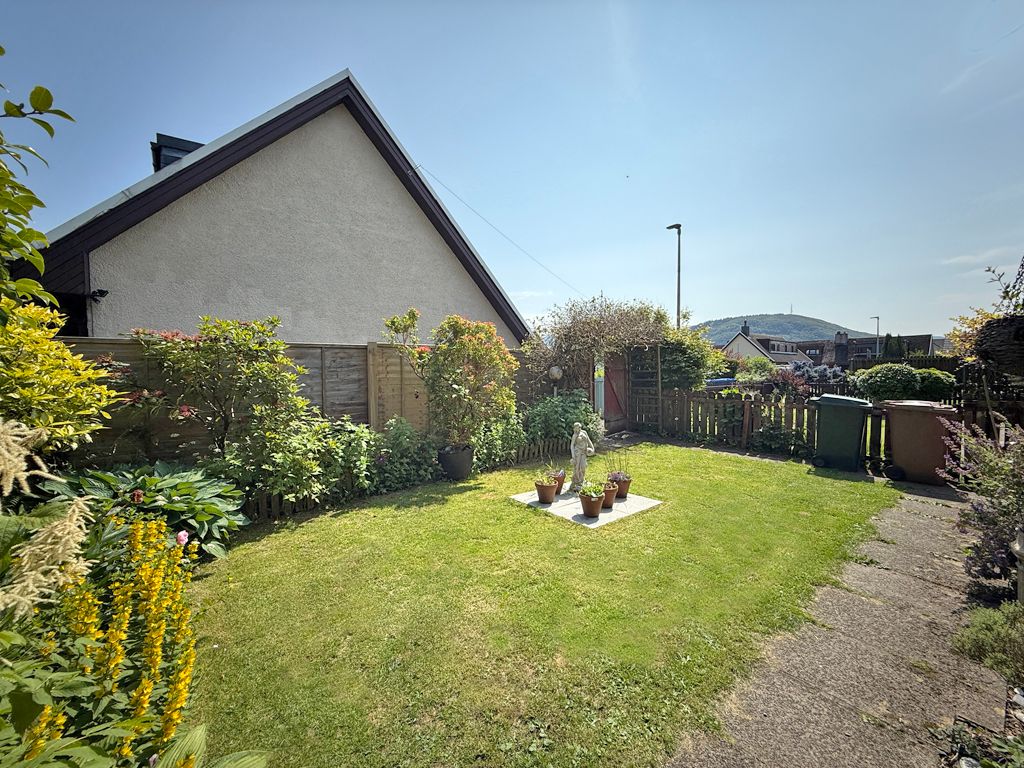 Property photo 2 of 25