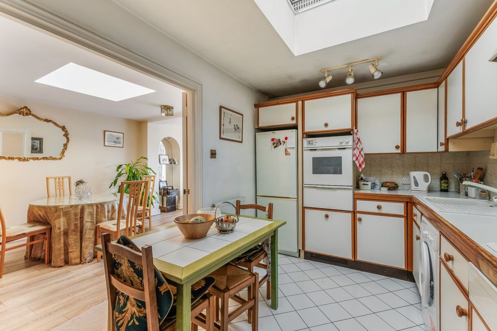 Property photo 2 of 23