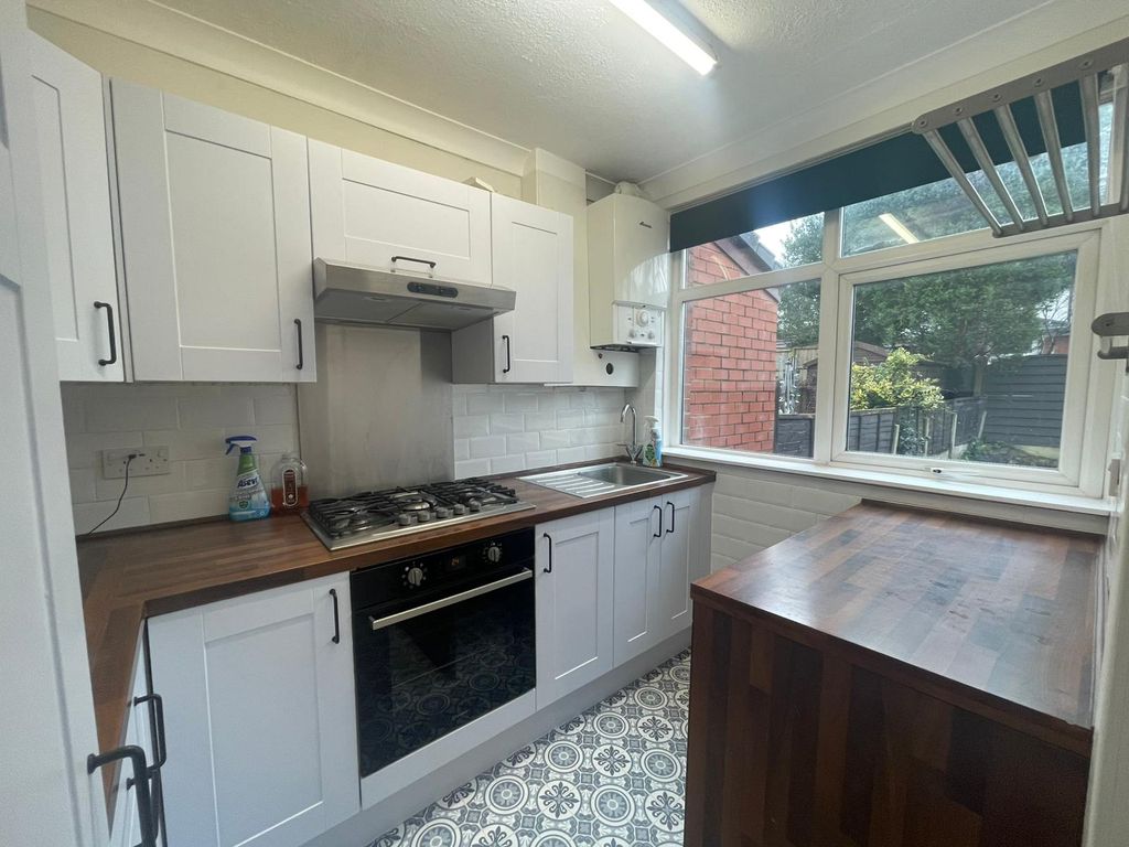 Property photo 2 of 12 Kitchen