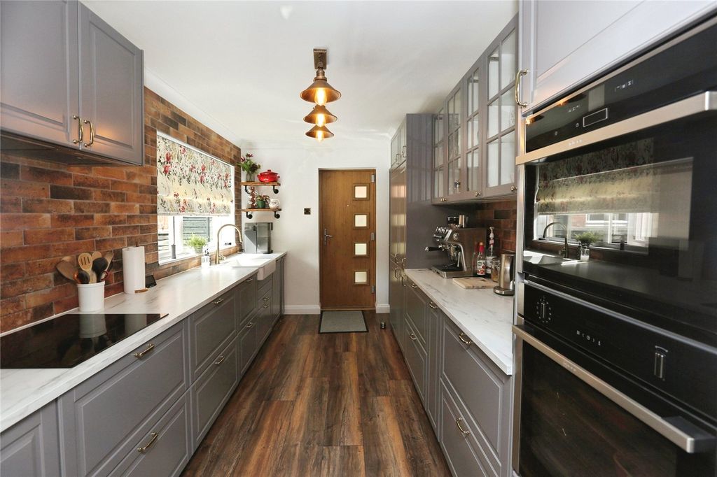Property photo 2 of 33 Kicthen