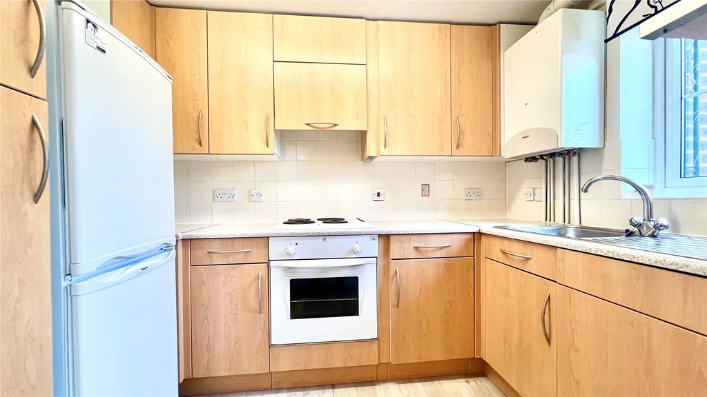 Property photo 2 of 6 Kitchen