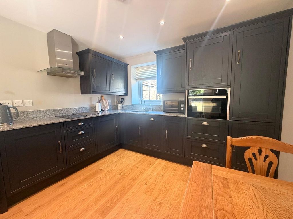 Property photo 2 of 8 Kitchen