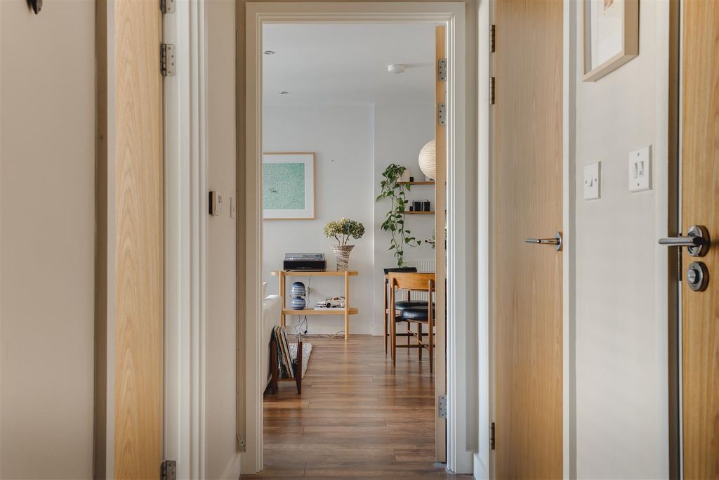 Property photo 2 of 20 London Lane-11.Jpg