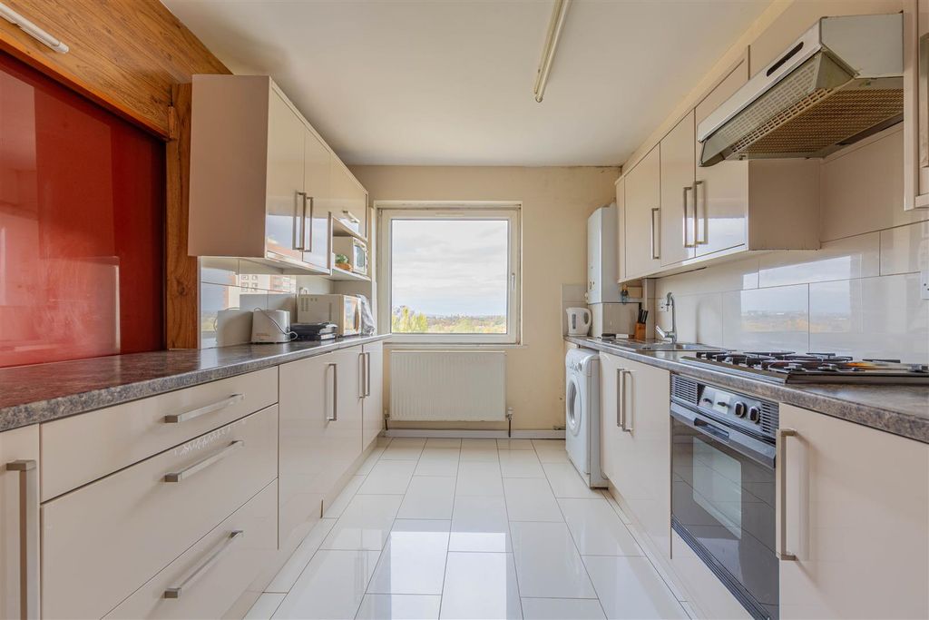 Property photo 3 of 13 CC1A5913-Hdr.Jpg