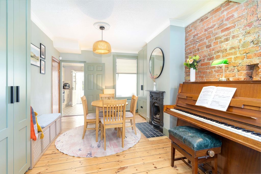 Property photo 3 of 19 Dining Area