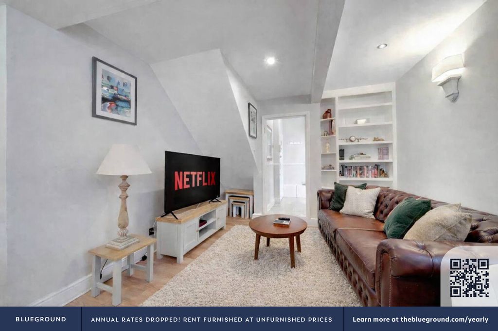 Property photo 3 of 11 Living Room