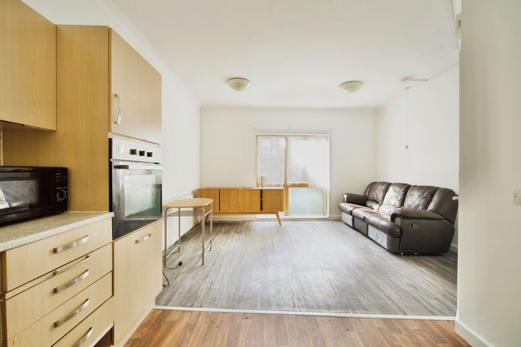 Property photo 2 of 17 Photo