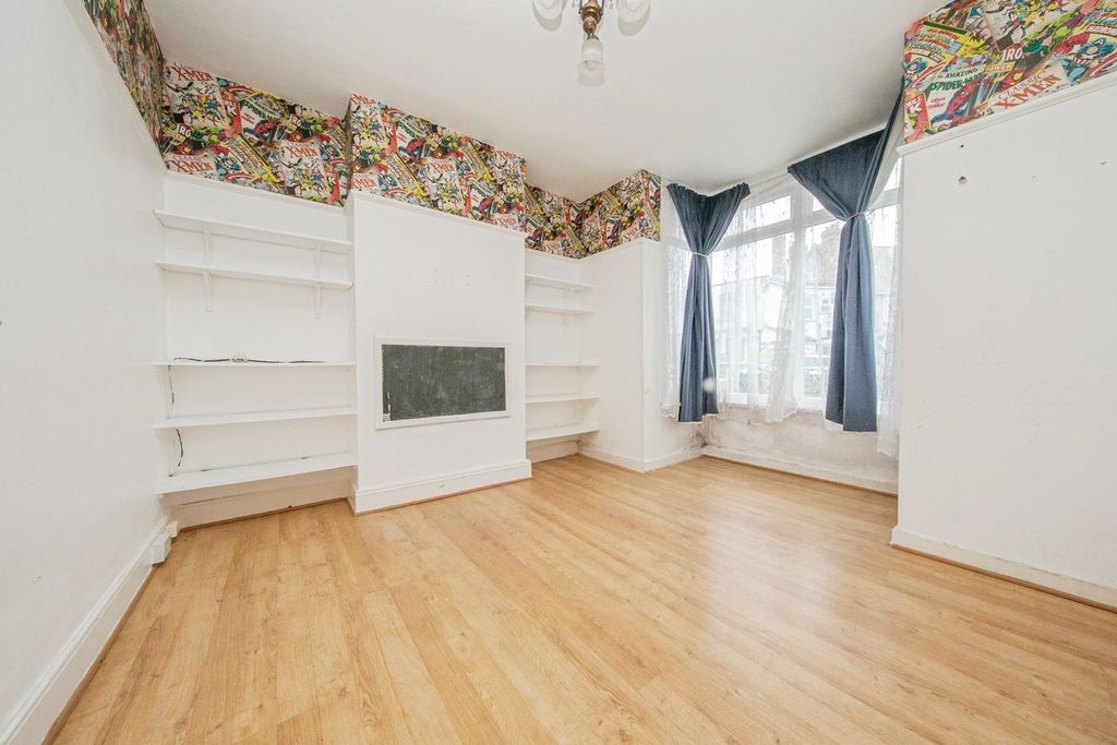 Property photo 2 of 18