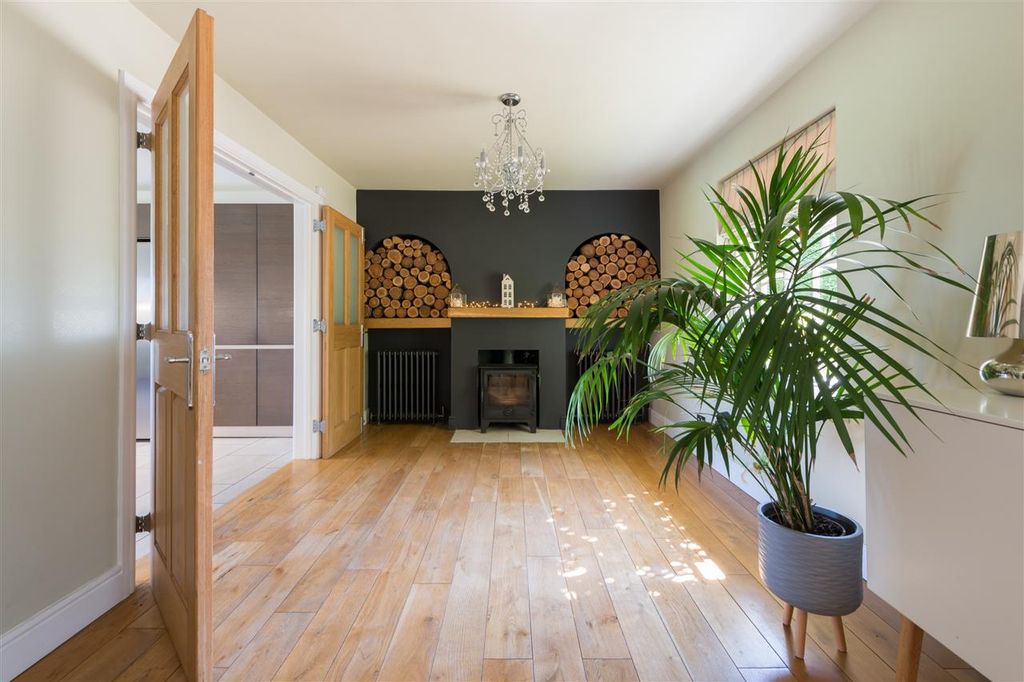 Property photo 2 of 32
