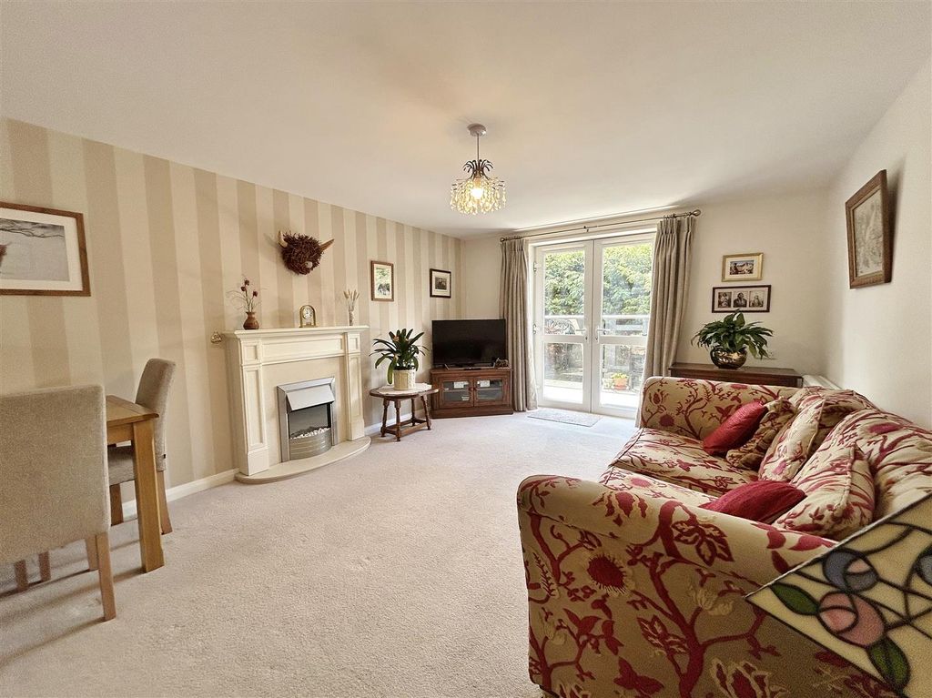 Property photo 1 of 27 Lounge Diner