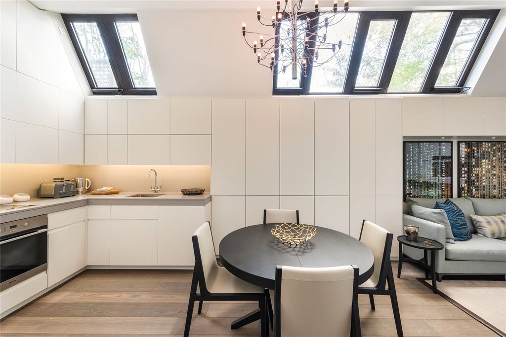 Property photo 2 of 14 Kitchen/Reception