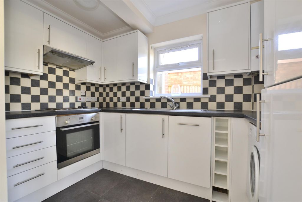 Property photo 3 of 7 Kitchen