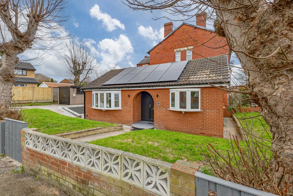 Property photo 1 of 14 2 Bedroom Detached Bungalow For Sale