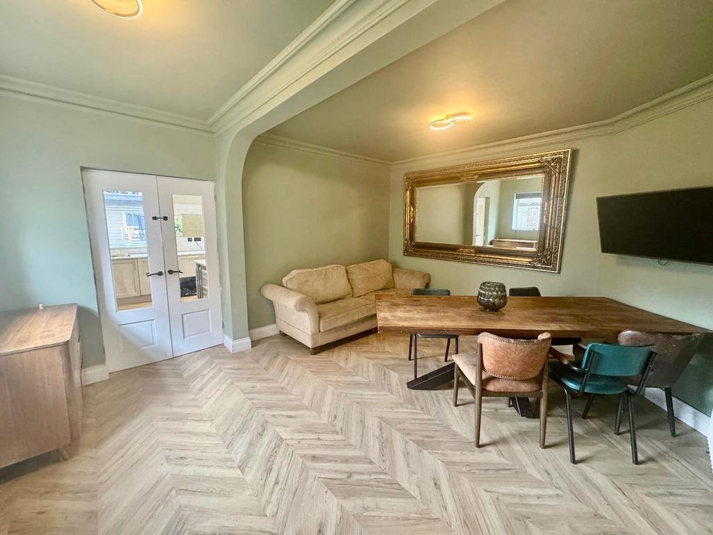 Property photo 3 of 12 Dining Room