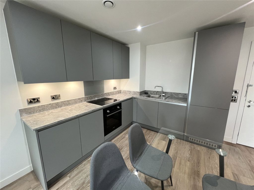 Property photo 3 of 17 Kitchen