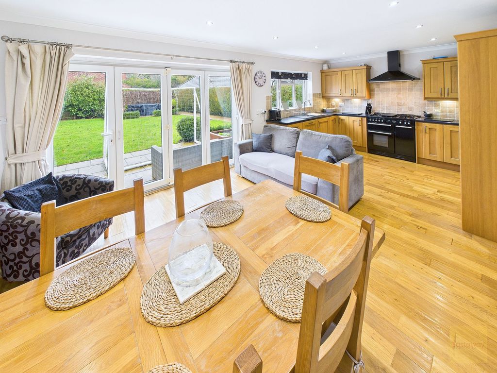 Property photo 2 of 21 Kitchen Diner