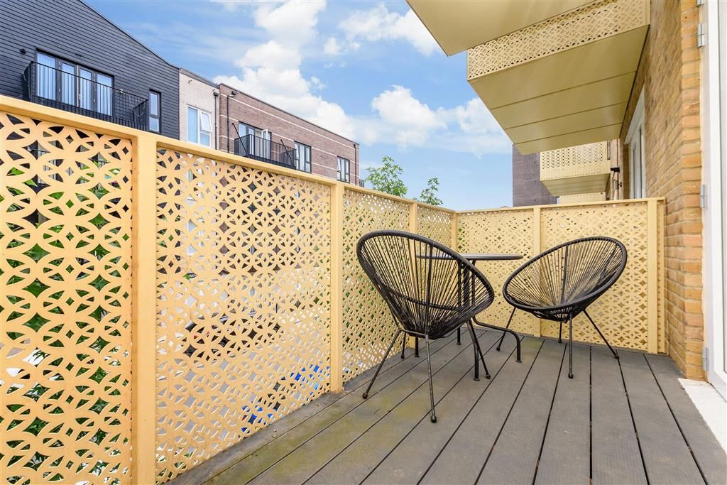 Property photo 2 of 8 Balcony / Terrace