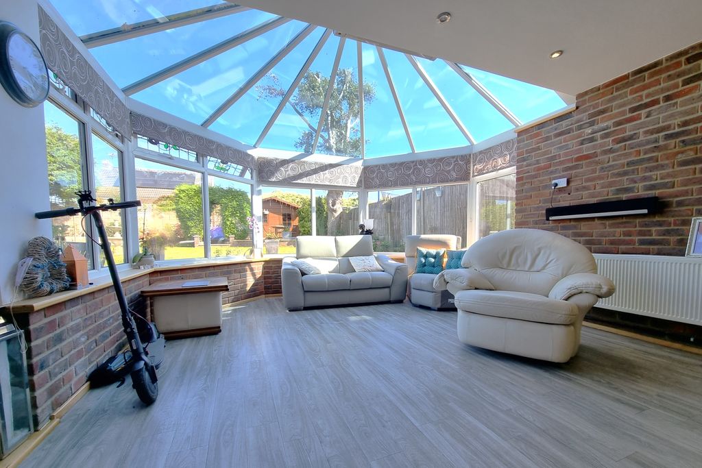 Property photo 3 of 27