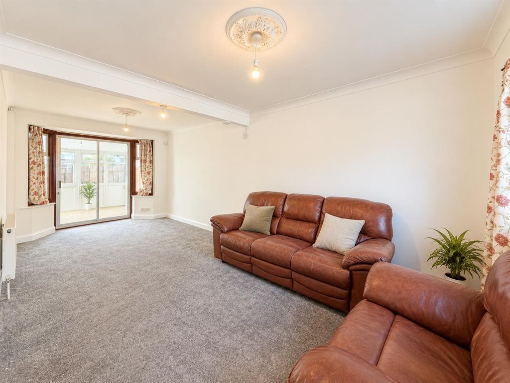 Property photo 2 of 13 Through Lounge