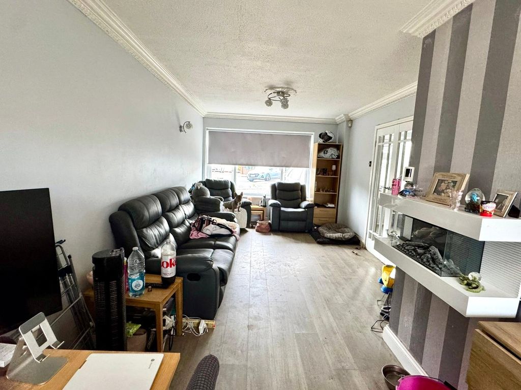 Property photo 3 of 8 Picture No. 02