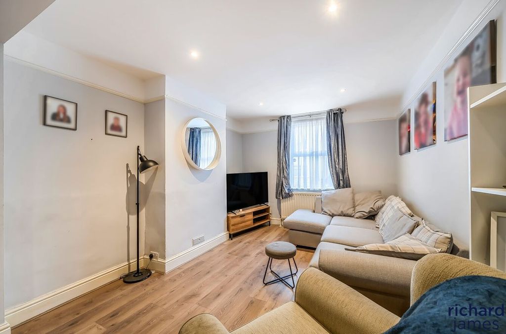 Property photo 2 of 19 d7183d37d3d24E06910F4150c83721Da