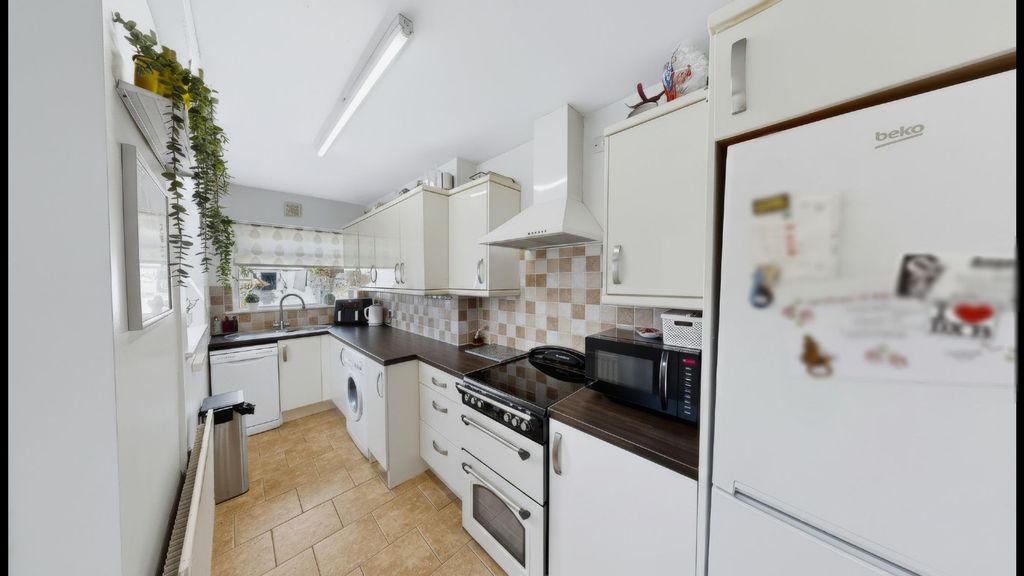 Property photo 3 of 15 Kitchen
