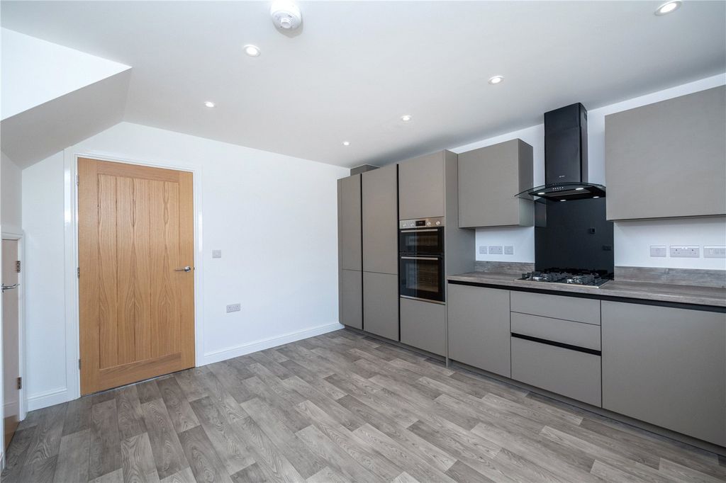 Property photo 3 of 10 Picture No. 04