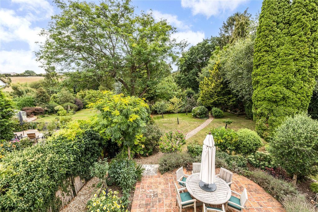 Property photo 3 of 18 Garden