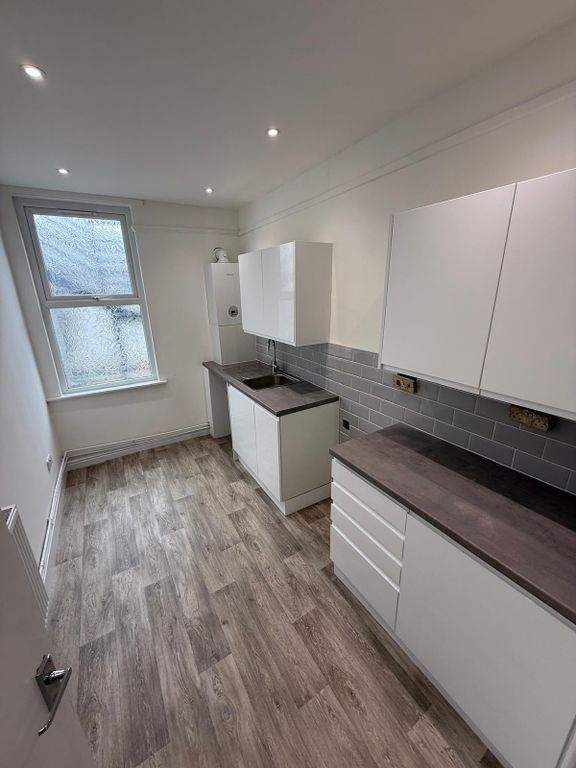 Property photo 1 of 8 Kitchen