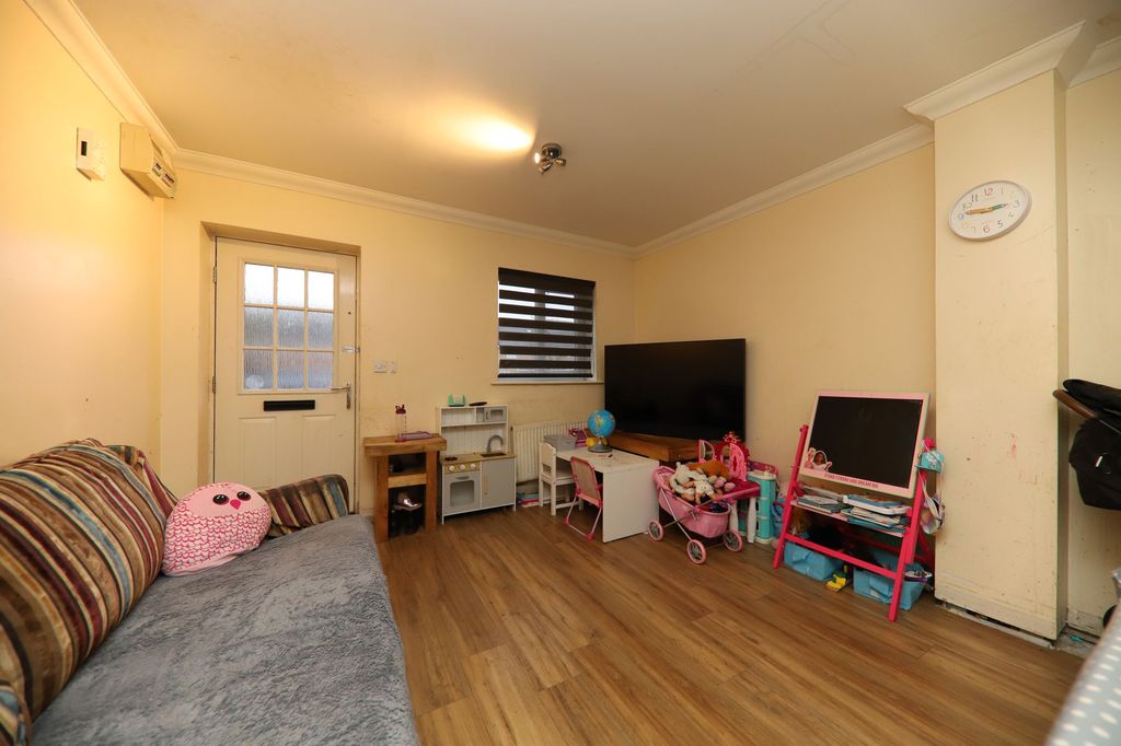 Property photo 2 of 7 Living Room