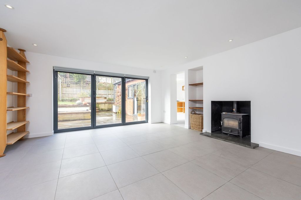 Property photo 2 of 20