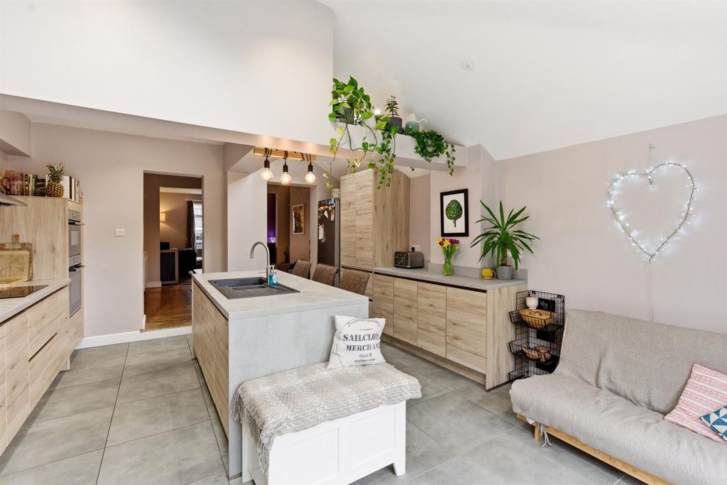 Property photo 3 of 26 50-Havelockrd-004.Jpg