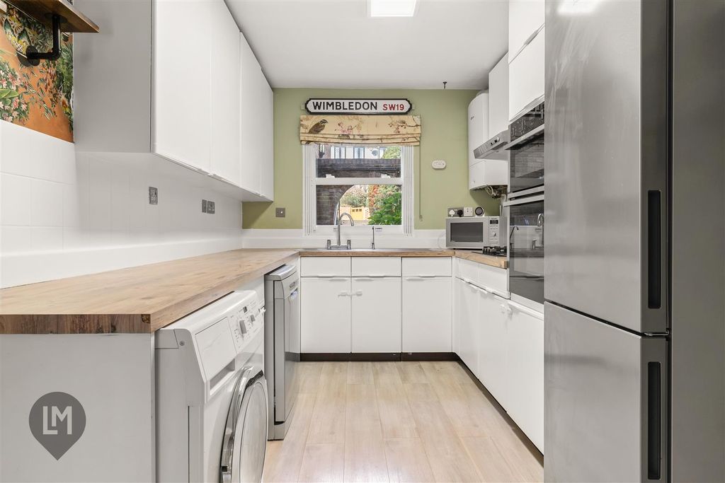 Property photo 3 of 8 Kitchen