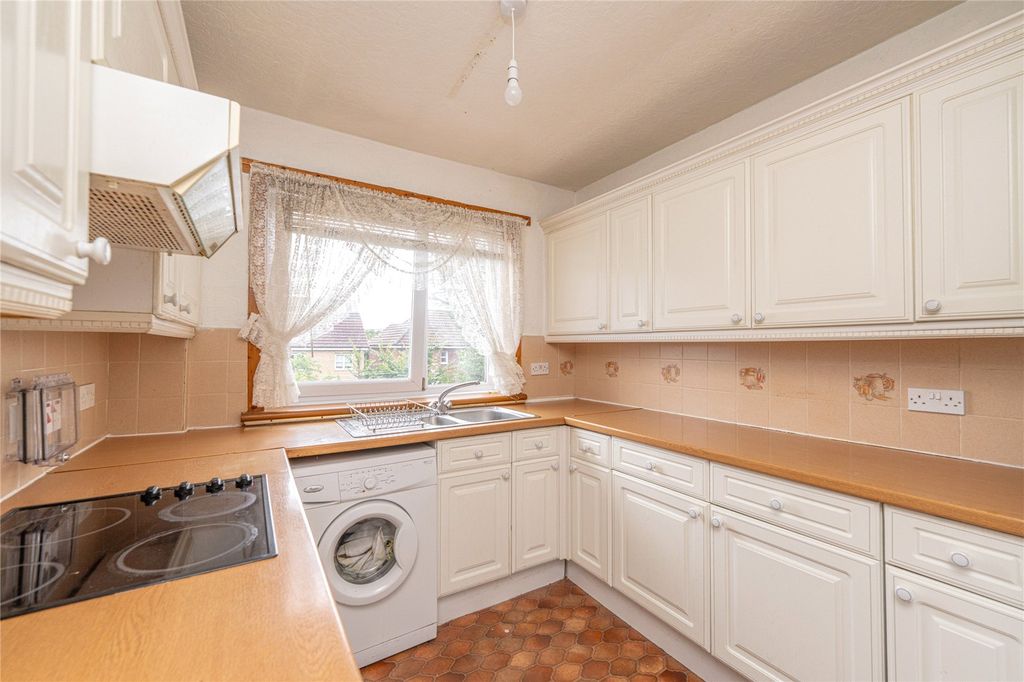 Property photo 3 of 20 Kitchen