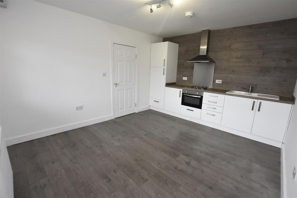 Property photo 2 of 9 Flat 9 Barlow Buildings00017.Jpeg